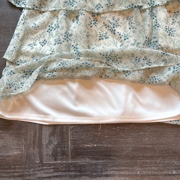 Altar’d State Blue Floral Print Dress size M NWT Smocked Tie Straps Tiered - Picture 7 of 12